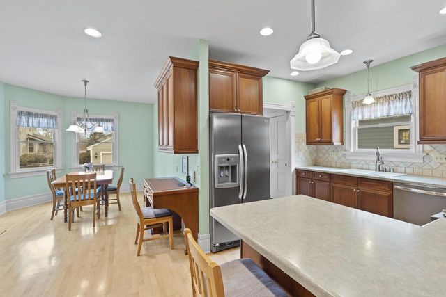 8100 W Chestnut STREET, Wauwatosa, WI 53213