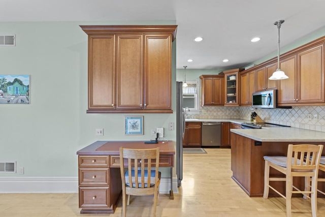 8100 W Chestnut STREET, Wauwatosa, WI 53213