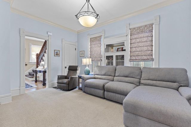 8100 W Chestnut STREET, Wauwatosa, WI 53213