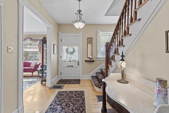 8100 W Chestnut STREET, Wauwatosa, WI 53213