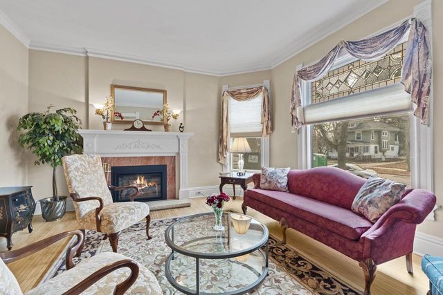 8100 W Chestnut STREET, Wauwatosa, WI 53213