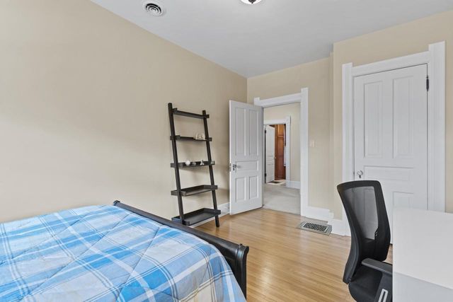 8100 W Chestnut STREET, Wauwatosa, WI 53213