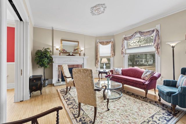 8100 W Chestnut STREET, Wauwatosa, WI 53213