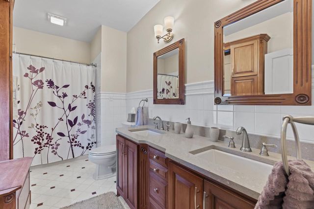 8100 W Chestnut STREET, Wauwatosa, WI 53213