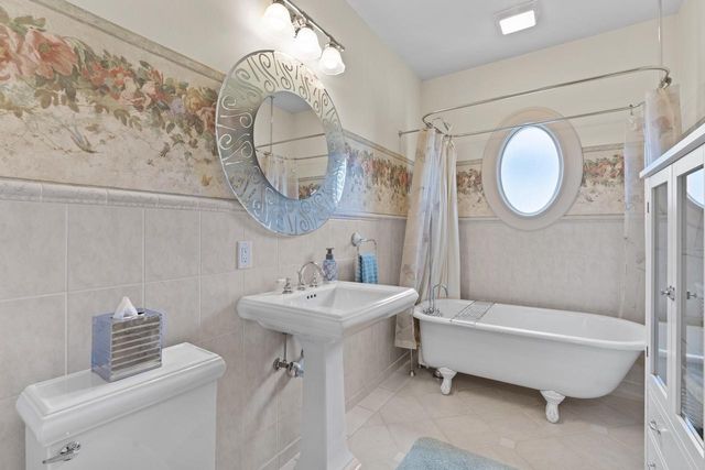 8100 W Chestnut STREET, Wauwatosa, WI 53213