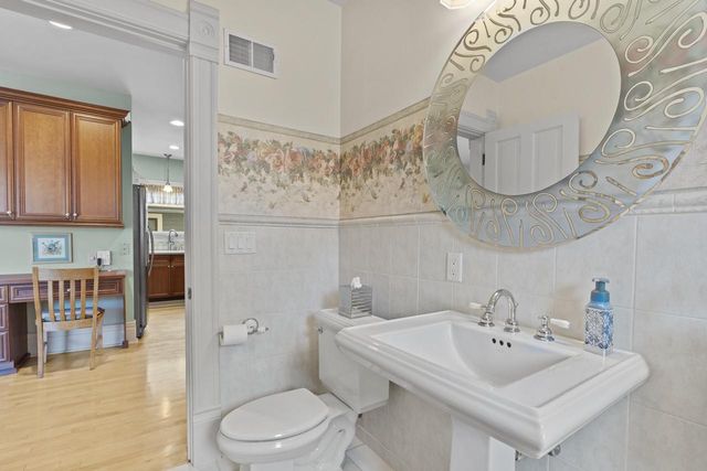 8100 W Chestnut STREET, Wauwatosa, WI 53213