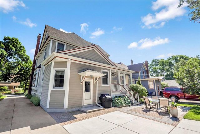 8100 W Chestnut STREET, Wauwatosa, WI 53213