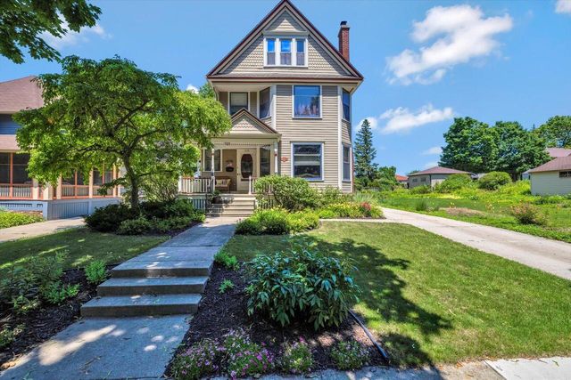 8100 W Chestnut STREET, Wauwatosa, WI 53213