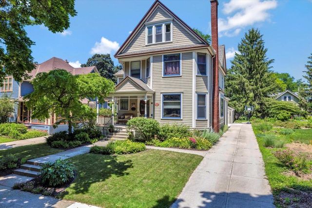 8100 W Chestnut STREET, Wauwatosa, WI 53213