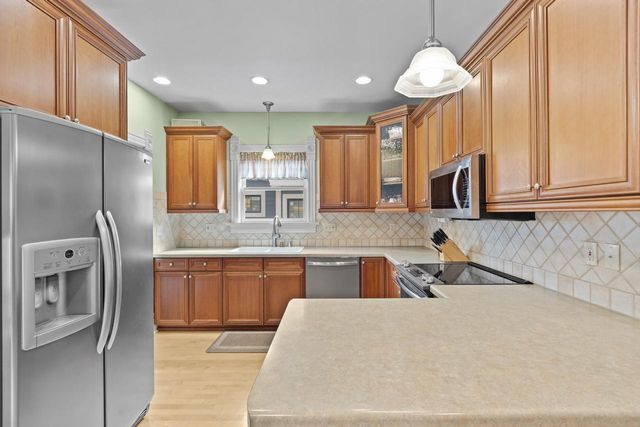 8100 W Chestnut STREET, Wauwatosa, WI 53213