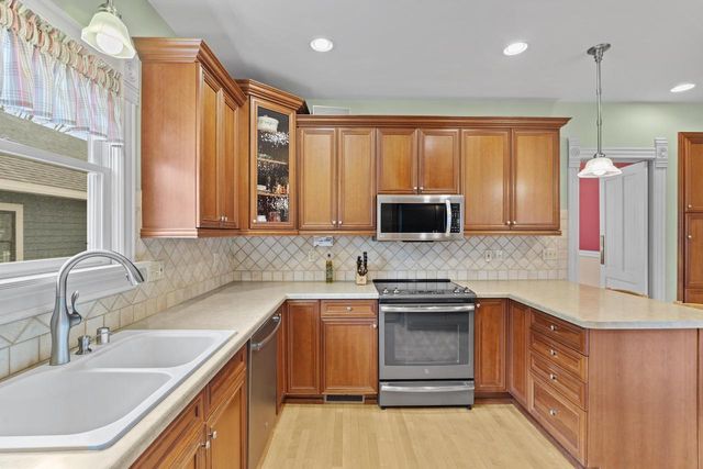 8100 W Chestnut STREET, Wauwatosa, WI 53213