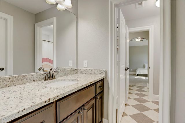 14 Pravia Path Drive, Missouri City, TX 77459