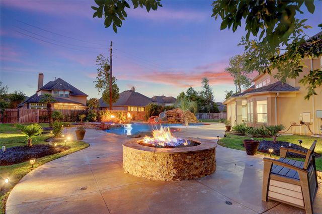 14 Pravia Path Drive, Missouri City, TX 77459