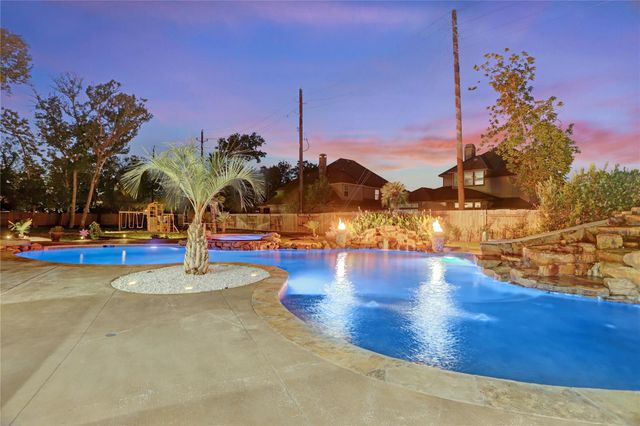 14 Pravia Path Drive, Missouri City, TX 77459