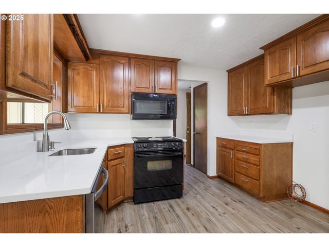 18915 ALLEGHENY Dr, Oregon City, OR 97045