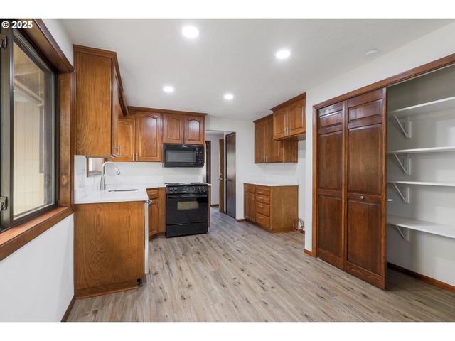 18915 ALLEGHENY Dr, Oregon City, OR 97045