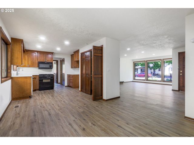 18915 ALLEGHENY Dr, Oregon City, OR 97045
