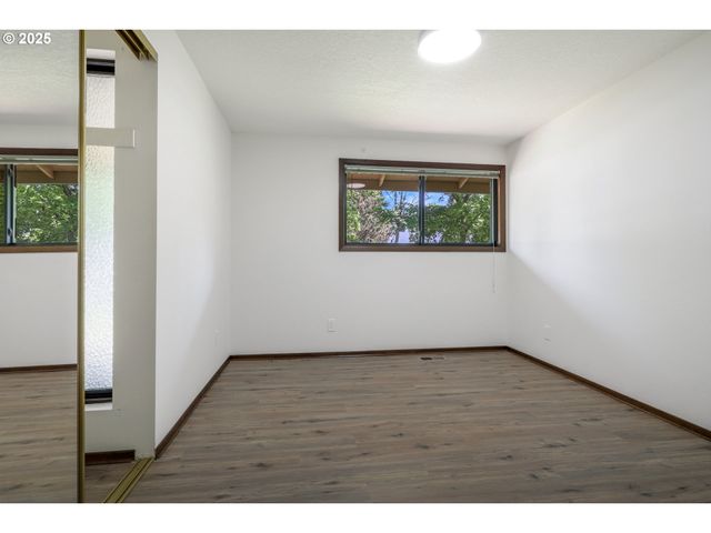 18915 ALLEGHENY Dr, Oregon City, OR 97045
