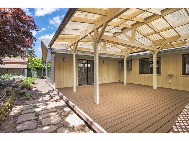 18915 ALLEGHENY Dr, Oregon City, OR 97045