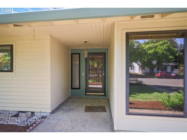18915 ALLEGHENY Dr, Oregon City, OR 97045