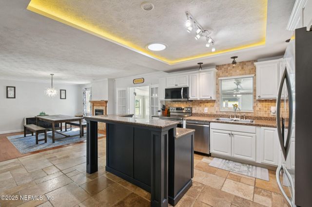 768 ARTHUR MOORE Drive, Green Cove Springs, FL 32043