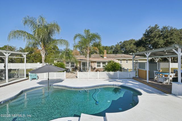 768 ARTHUR MOORE Drive, Green Cove Springs, FL 32043