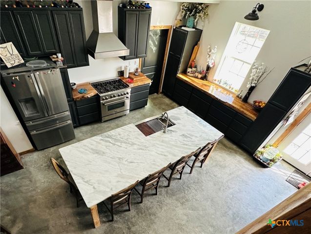 96 Leaning Oak Road, Victoria, TX 77904