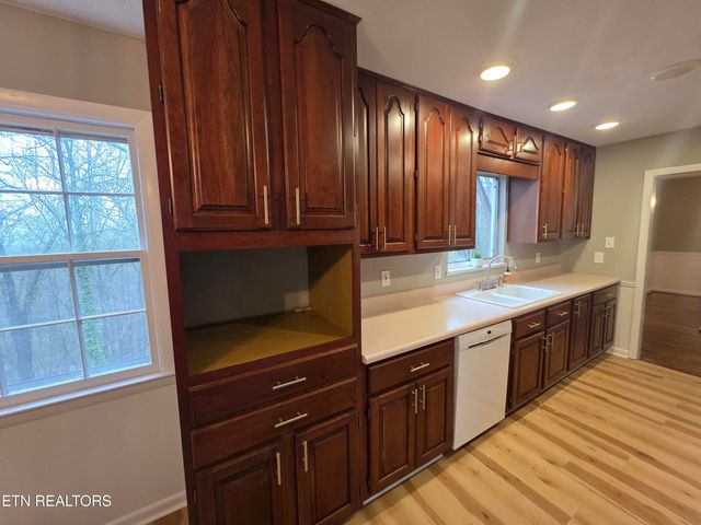 115 Morgan Rd, Oak Ridge, TN 37830