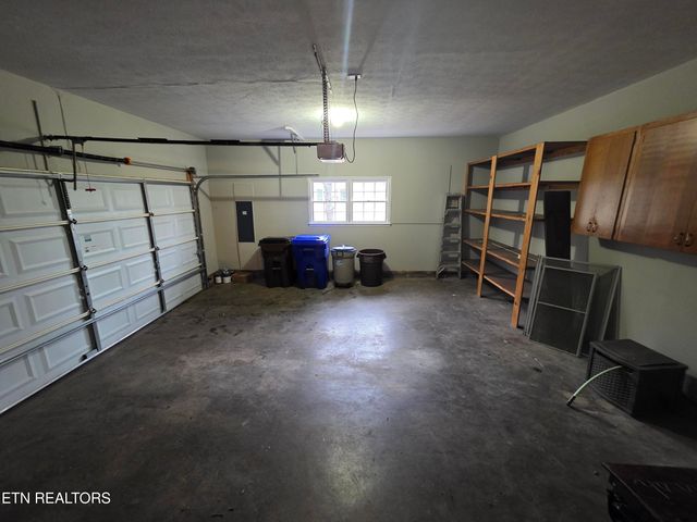 115 Morgan Rd, Oak Ridge, TN 37830