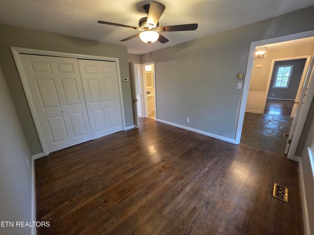 115 Morgan Rd, Oak Ridge, TN 37830