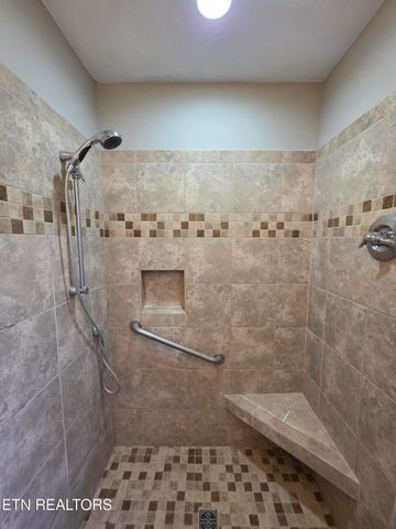 115 Morgan Rd, Oak Ridge, TN 37830