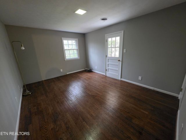 115 Morgan Rd, Oak Ridge, TN 37830