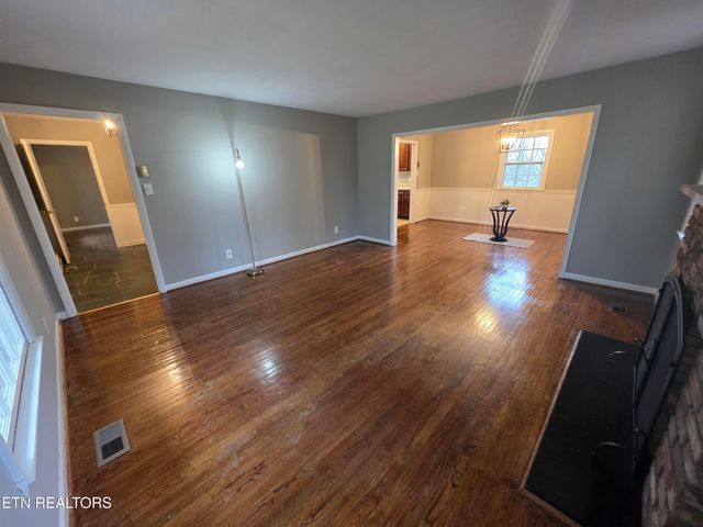 115 Morgan Rd, Oak Ridge, TN 37830