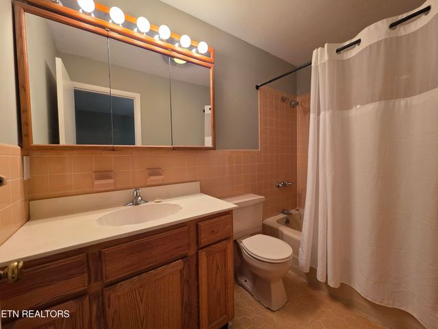 115 Morgan Rd, Oak Ridge, TN 37830