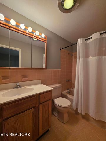 115 Morgan Rd, Oak Ridge, TN 37830