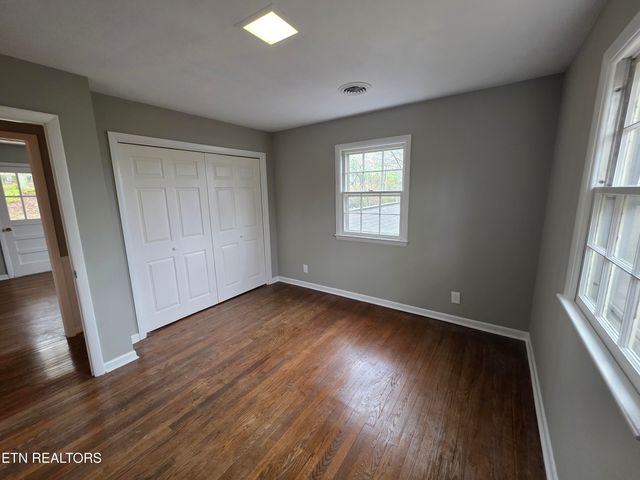 115 Morgan Rd, Oak Ridge, TN 37830