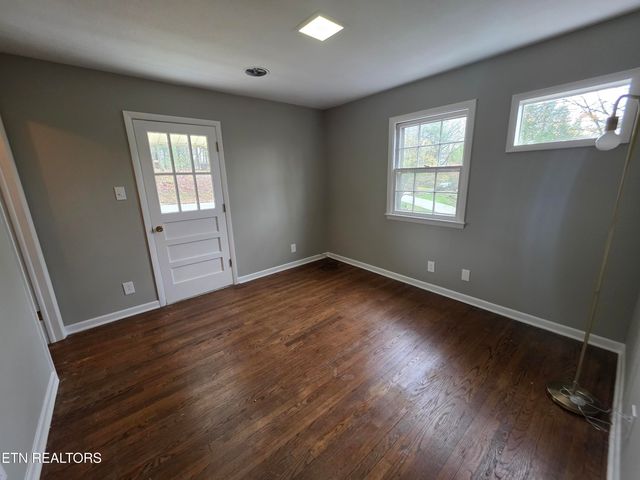 115 Morgan Rd, Oak Ridge, TN 37830