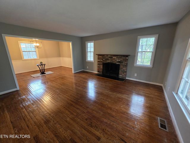 115 Morgan Rd, Oak Ridge, TN 37830