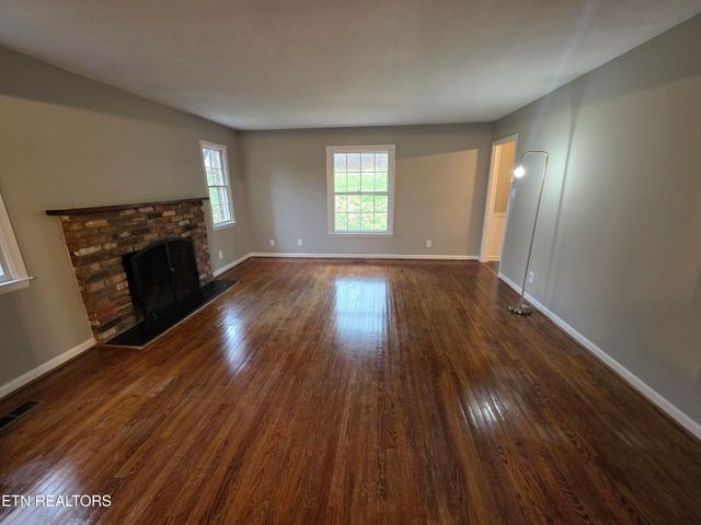 115 Morgan Rd, Oak Ridge, TN 37830