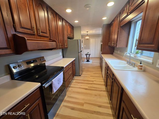 115 Morgan Rd, Oak Ridge, TN 37830