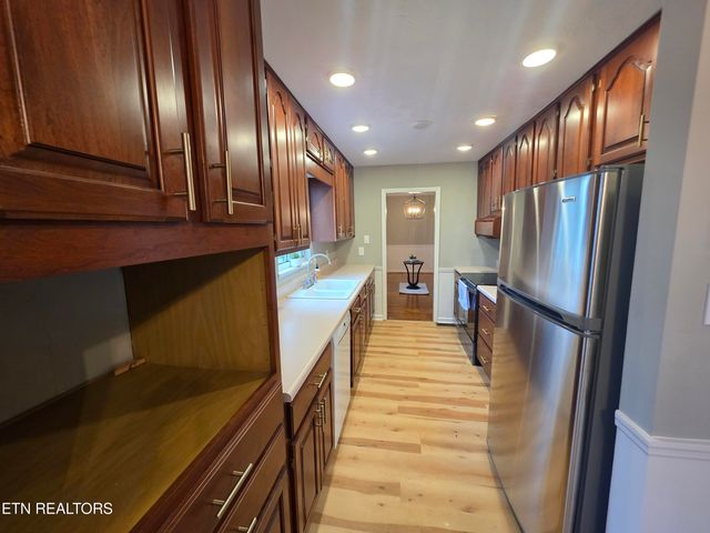 115 Morgan Rd, Oak Ridge, TN 37830