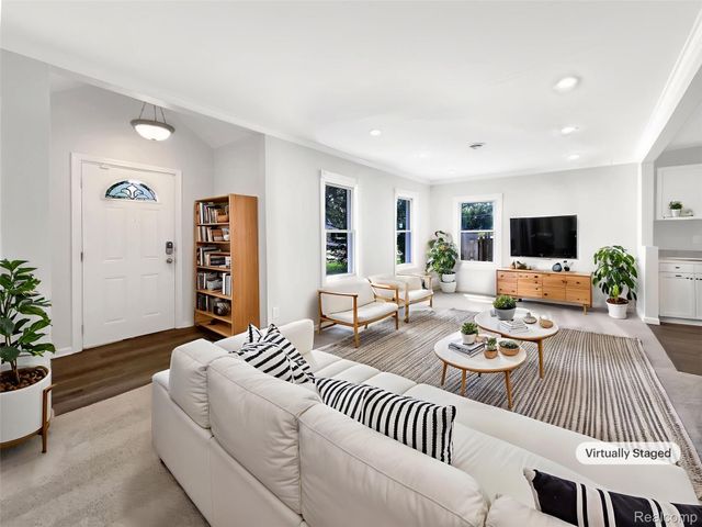 21521 ROOSEVELT Avenue, Farmington Hills, MI 48336