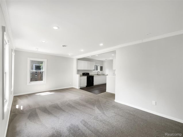 21521 ROOSEVELT Avenue, Farmington Hills, MI 48336