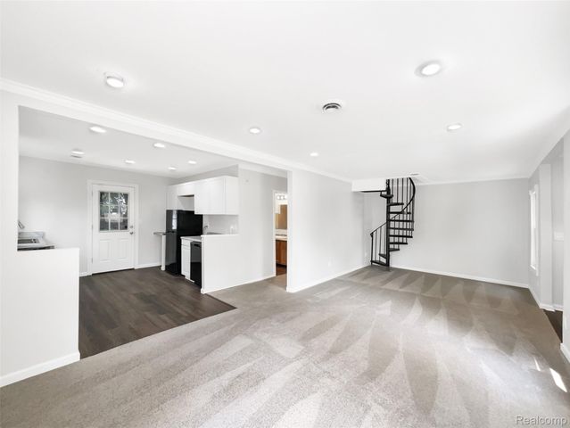 21521 ROOSEVELT Avenue, Farmington Hills, MI 48336