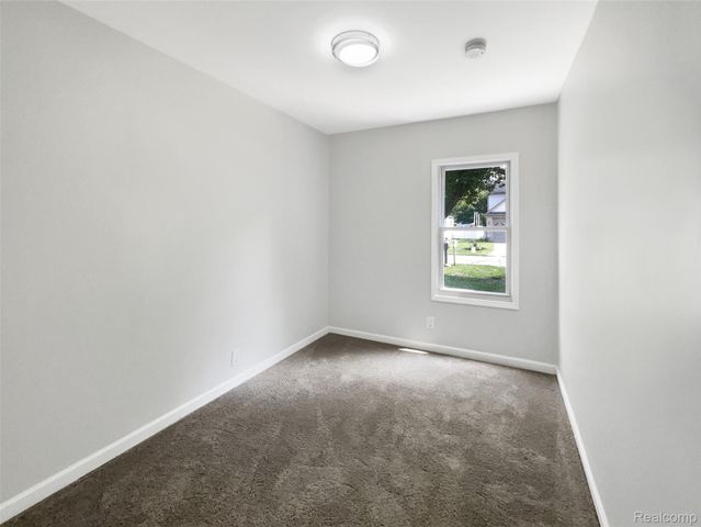 21521 ROOSEVELT Avenue, Farmington Hills, MI 48336