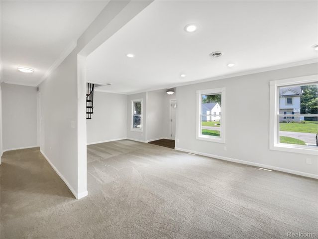 21521 ROOSEVELT Avenue, Farmington Hills, MI 48336