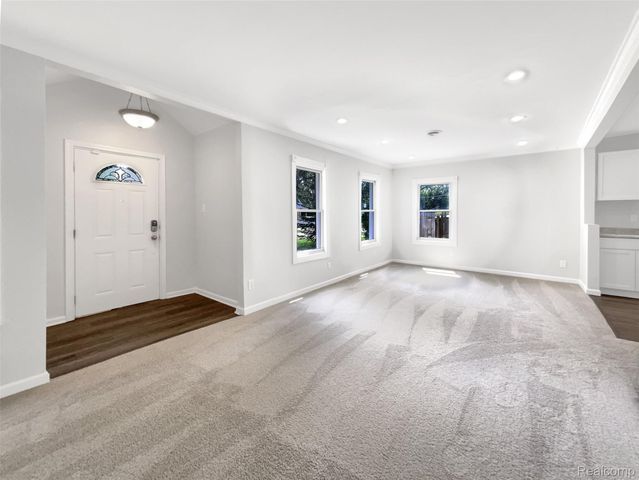 21521 ROOSEVELT Avenue, Farmington Hills, MI 48336