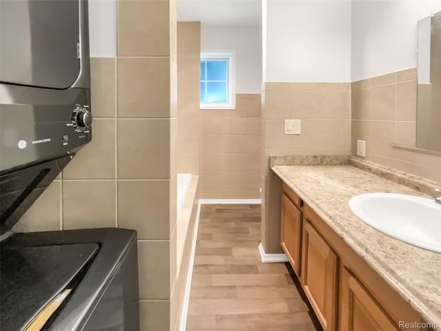 21521 ROOSEVELT Avenue, Farmington Hills, MI 48336