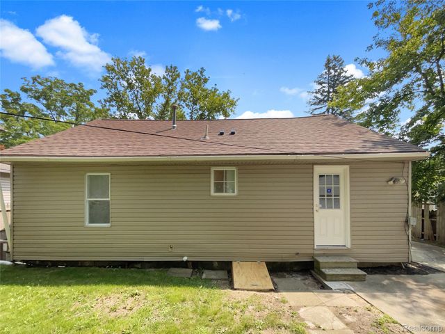 21521 ROOSEVELT Avenue, Farmington Hills, MI 48336