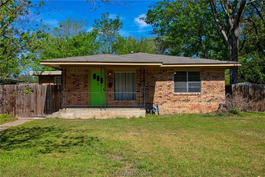 606 Wheelock Street, Hearne, TX 77859 — photo 2